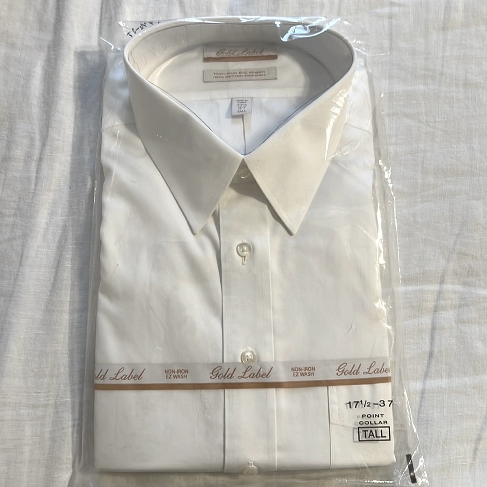 Roundtree & Yorke Men’s Tall Gold Label white button down shirt. 17.5/37